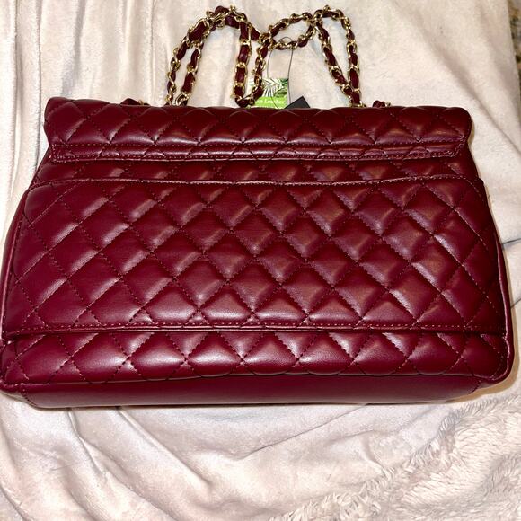 Badgley Mischka Quilted Travel Shoulder Bag Burgundy Gold Tone New With Tags - Picture 6 of 11